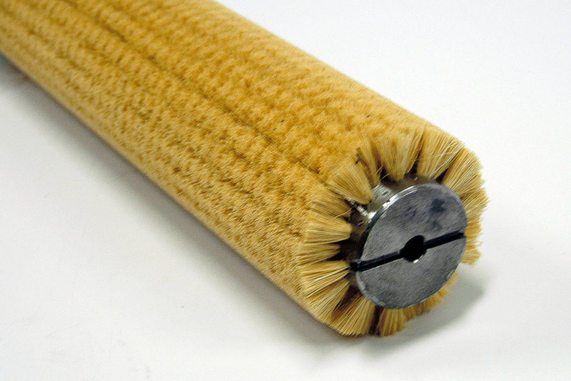 Cylindrical brushes for cleaning ceramic molds